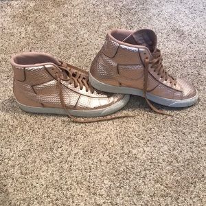 Nike women’s mid blazer vintage shoe